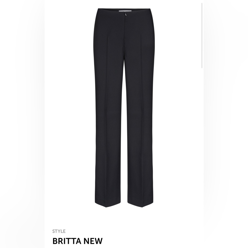 Ladies size 7/8 navy Britta pants by RAFFAELLO ROSSI
